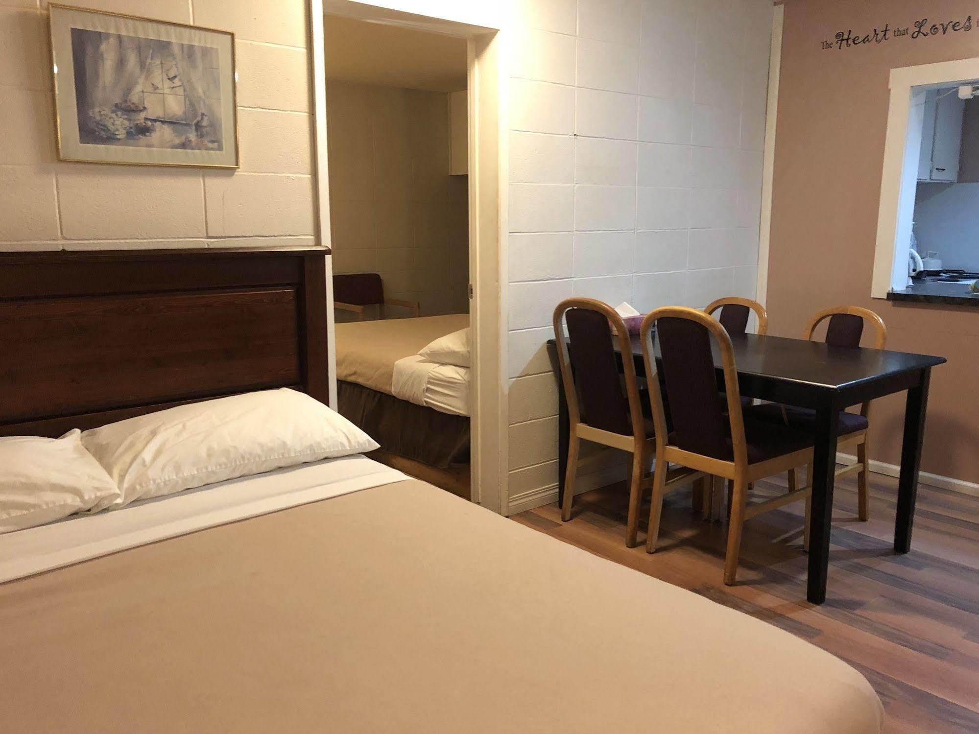 Holiday House Motel レディスミス エクステリア 写真